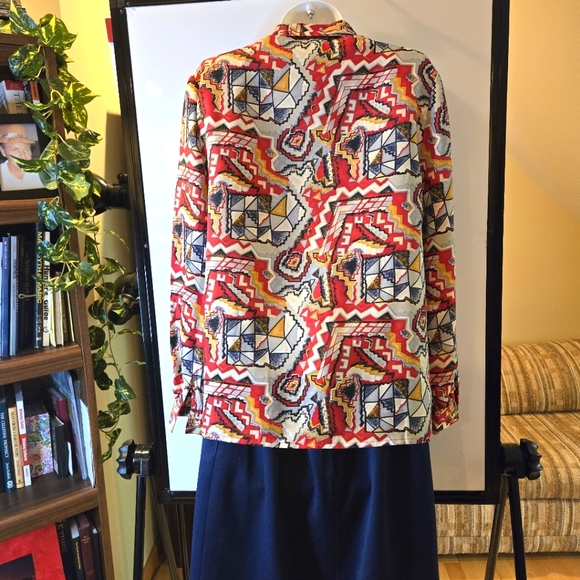 Classic Collection Woman's Abstract Print Blouse, Long Sleeve, Size 12 - Picture 9 of 11